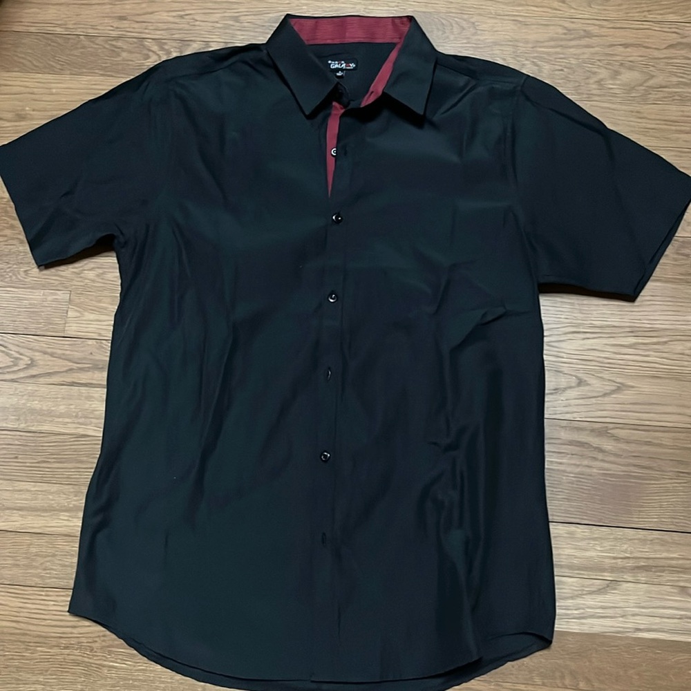 Black button down short sleeve shirt in size large from Galaxy by Harvic